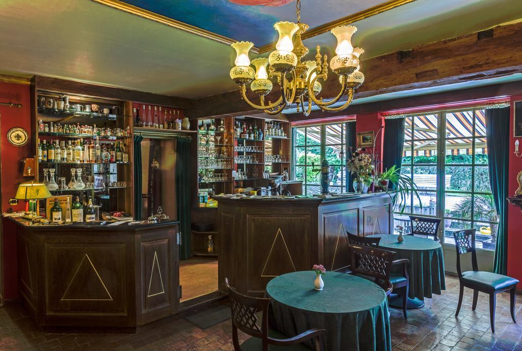 Tromcourt Hotel Couvin Kültér fotó